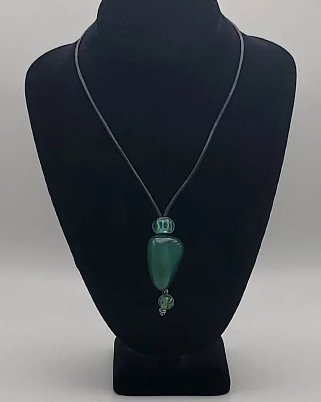 cute necklaces for women -cute necklaces for women -Dyed Green Agate Leather Cord Necklace