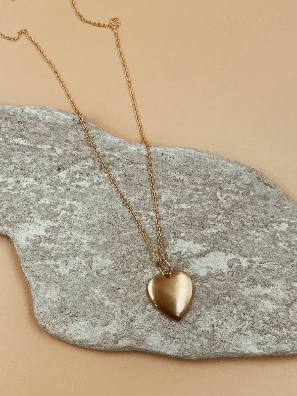 heart-shaped pendant necklaces for women -women’s heart necklaces -Dona Paula Heart Charm Necklace